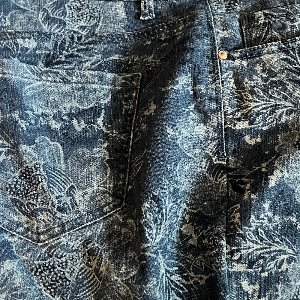 Floral Blue Jeans - Picture 2 of 4